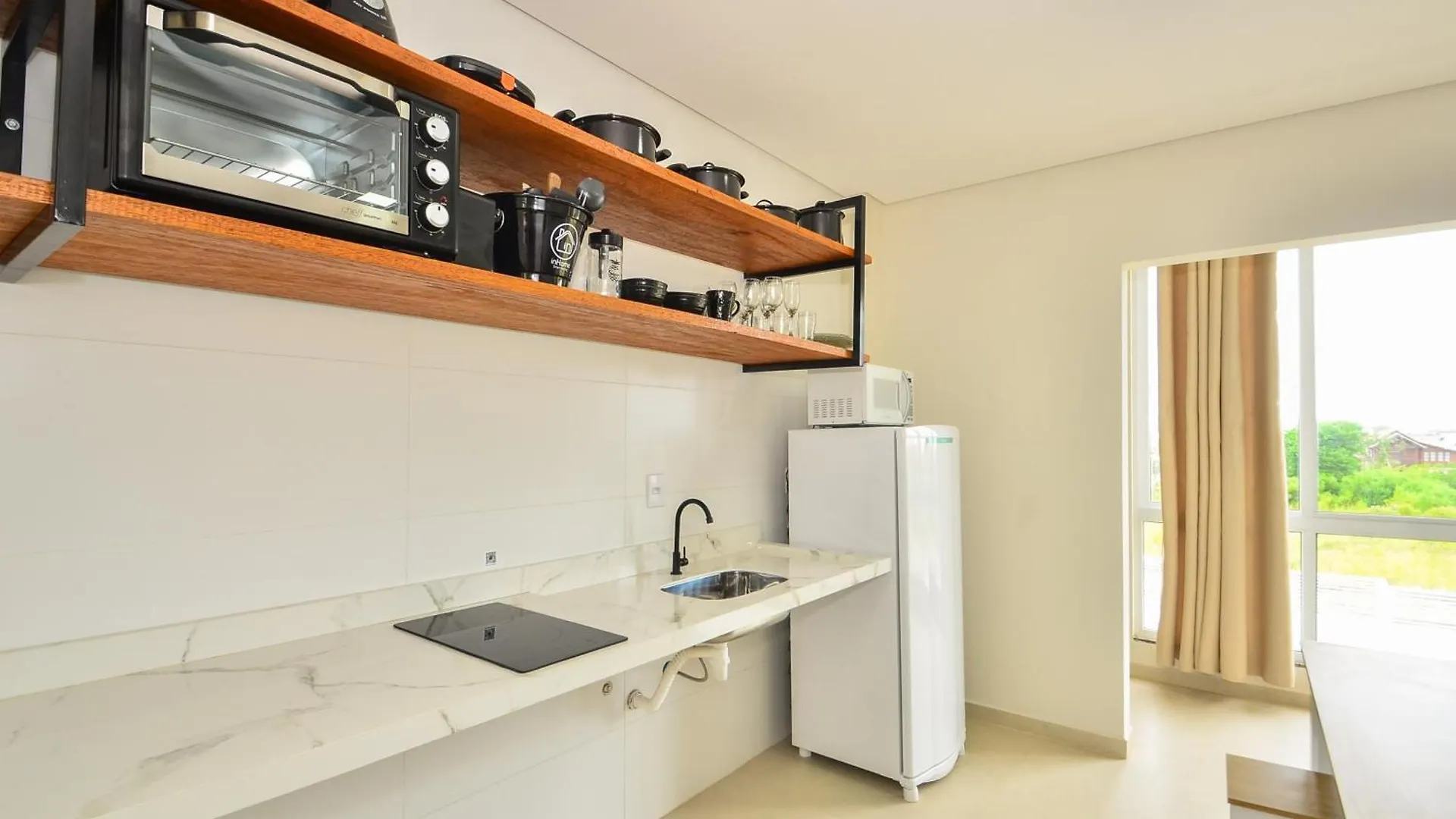 Inhome: Estudio Superior2, Paz No Campeche N1573 Florianopolis 0*,  Brazil